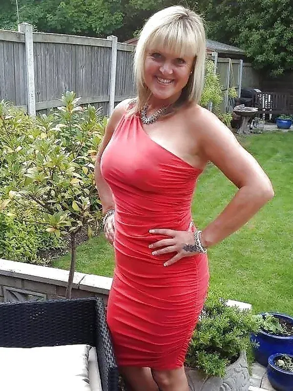 Portrait de Ambre, 26 ans, cheveux platine
