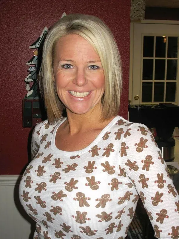 Portrait de Josiane, 54 ans, cheveux blonds