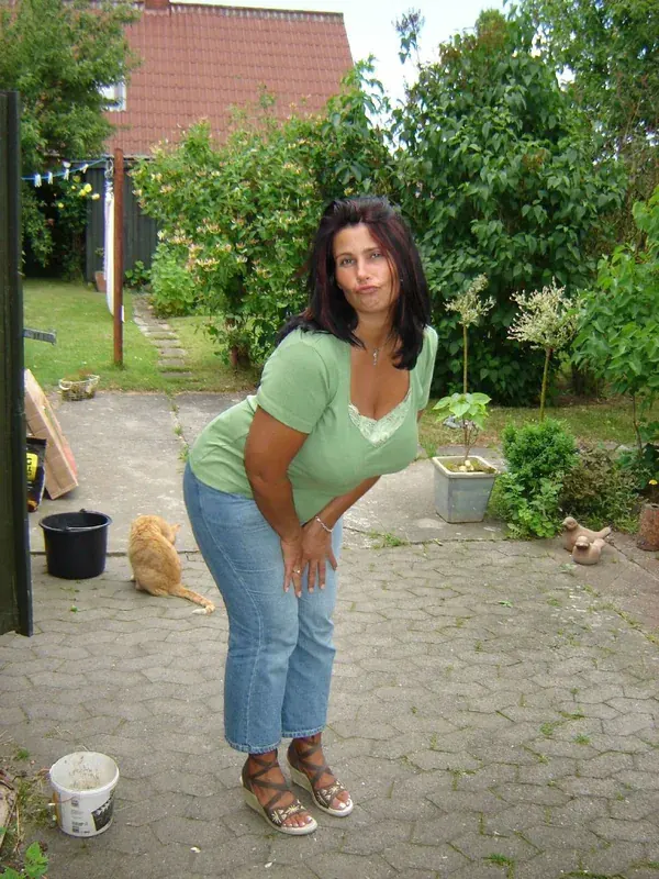 Portrait de Samia, 45 ans, cheveux châtains
